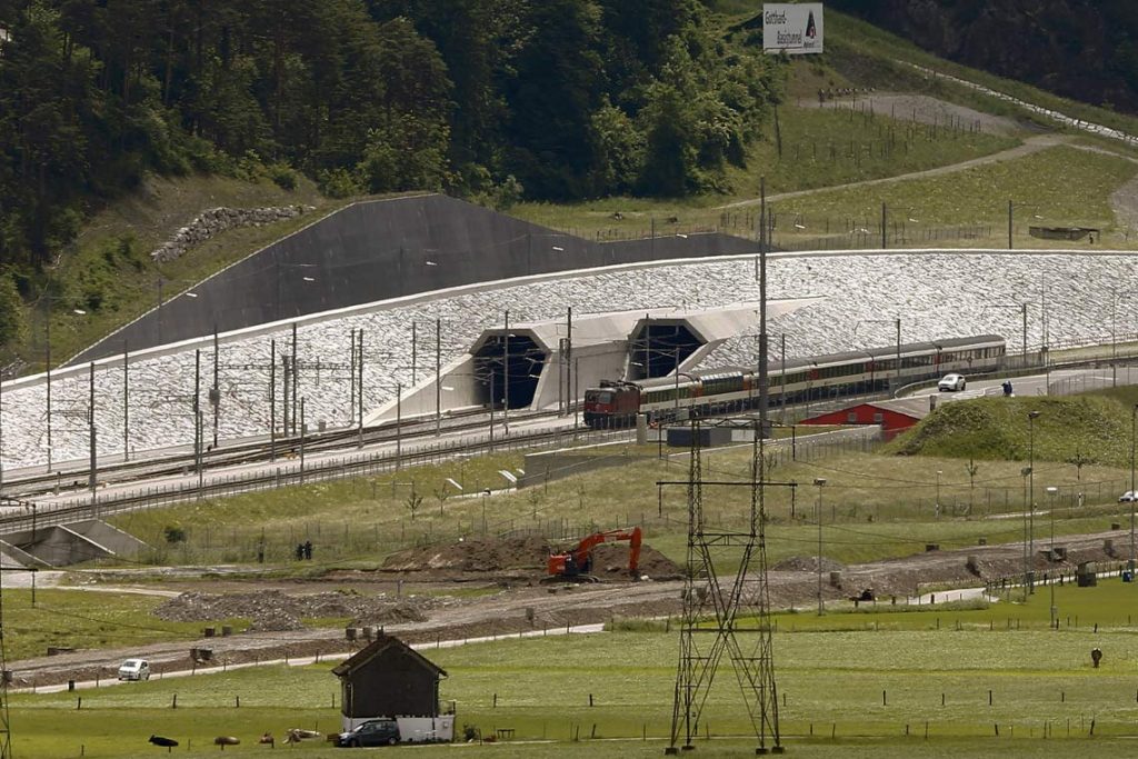 Suíça inaugura o mais longo e mais profundo túnel do mundo