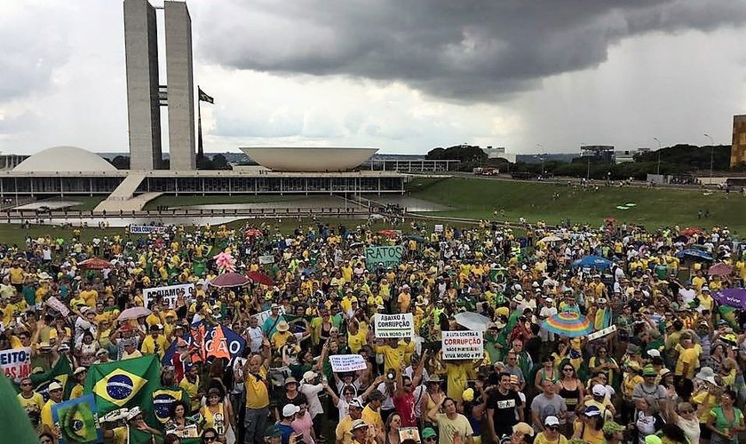 Pastores apoiam as manifestações contra a corrupção em todo o Brasil: "O povo precisa ir às ruas"
