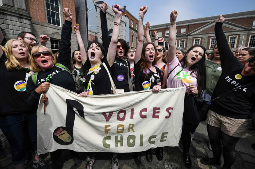 Irlandeses votam pela legalização do aborto em referendo histórico