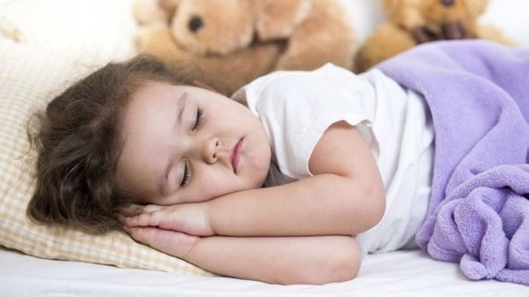 Estudo relaciona falta de sono e obesidade infantil