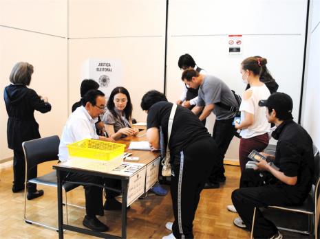 Aécio também vence em 14 seções eleitorais de Gunma no Japão