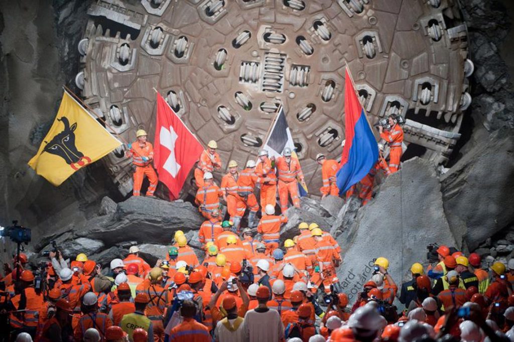 Suíça inaugura o mais longo e mais profundo túnel do mundo