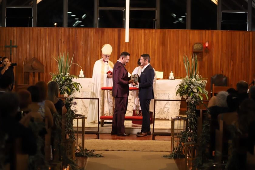 Igreja anglicana do Distrito Federal celebra primeiro casamento gay