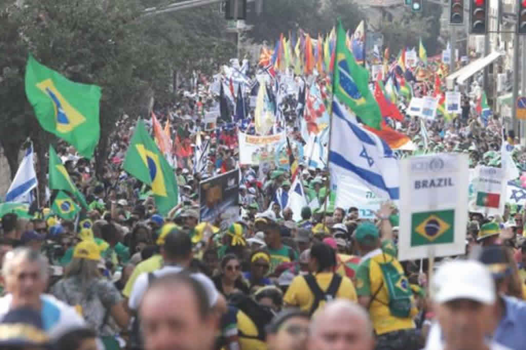 Mais de 5.000 cristãos marcham em Jerusalém celebrando a Festa de Sucot