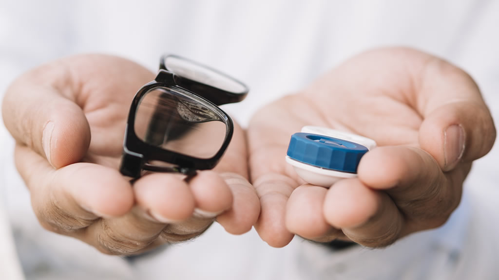 Covid-19: Redobre os cuidados com a higienização dos óculos e lentes de contato
